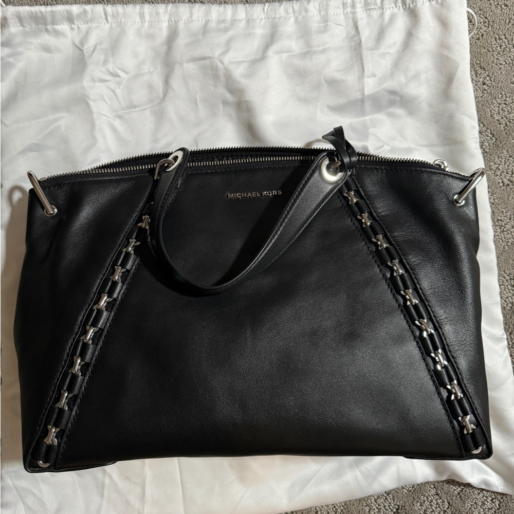 Black micheal kors bag
